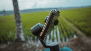 Stabil filmem mit dem Smartphone: Lohnt sich ein Gimbal im Jahr 2025 noch?