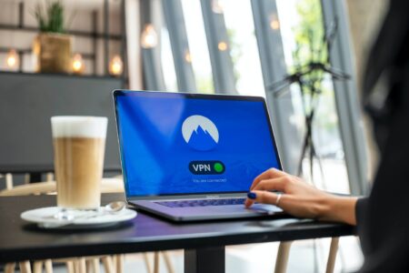 Sicher im Homeoffice: Wie VPNs Unternehmensdaten effektiv schützen Sicher im Homeoffice